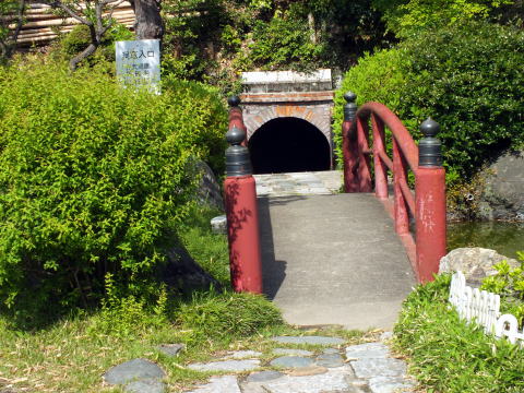 威光寺洞窟入口