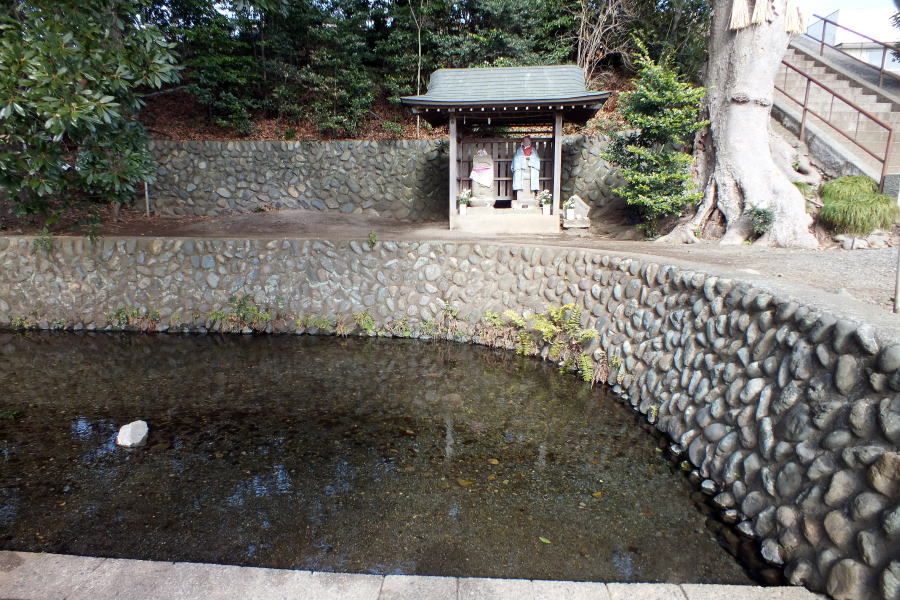 子安神社湧出池